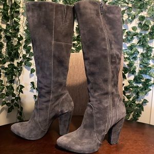 Gorgeous gray suede boots.